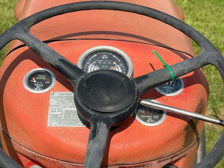massey-ferguson-825-image-16