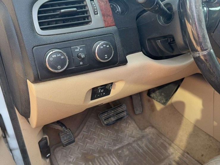 2008-chevrolet-silverado-2500hd-ltz-image-14