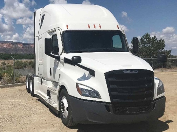 2020-freightliner-cascadia-126-image-1