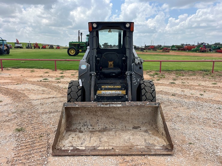 2015-new-holland-l218-image-4