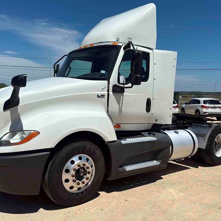 2018 INTERNATIONAL LT