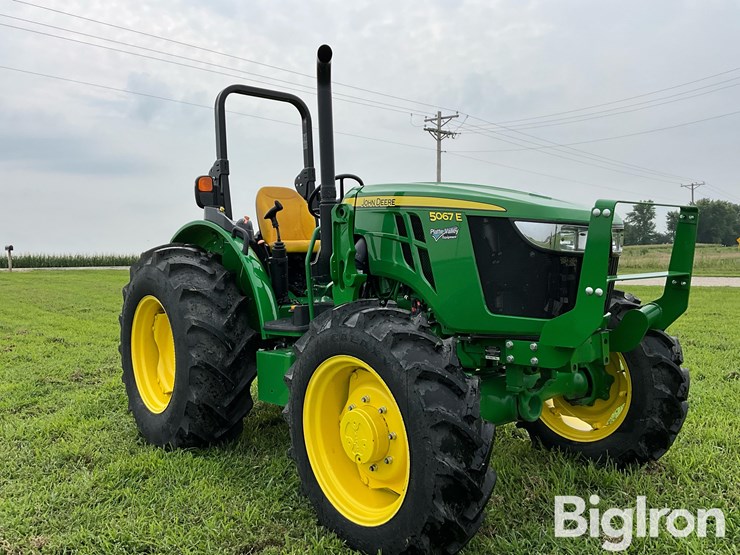 2023-john-deere-5067e-image-3