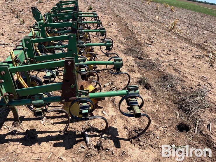 john-deere-cultivator-image-11