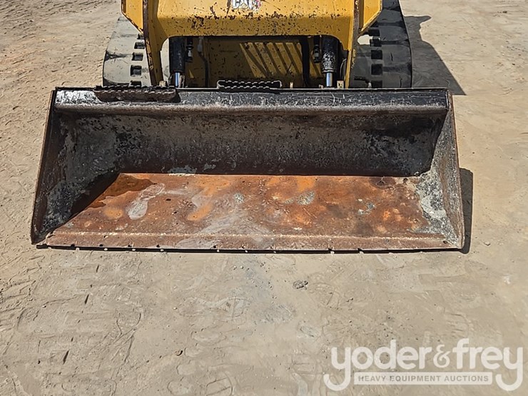 2022-caterpillar-259d3-image-11
