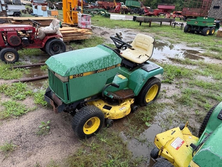 john-deere-240-image-4