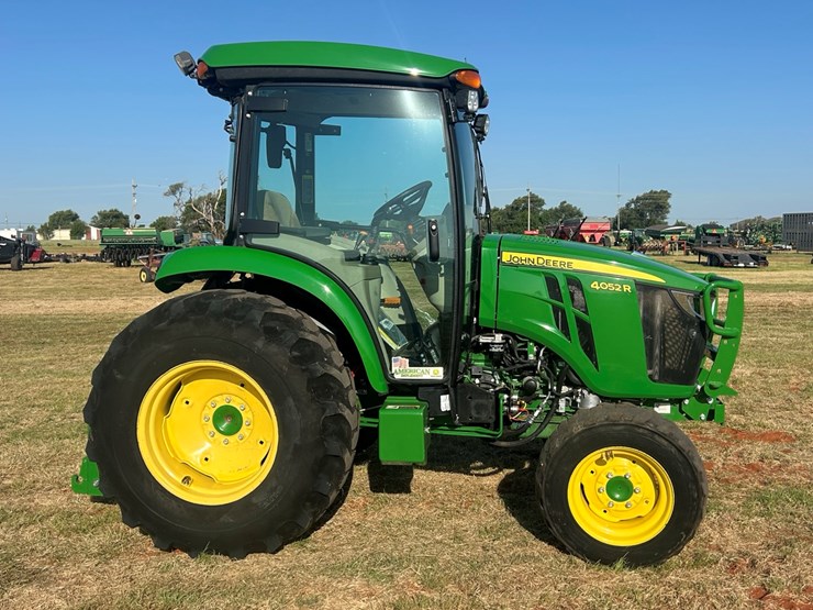2024-john-deere-4052r-image-2