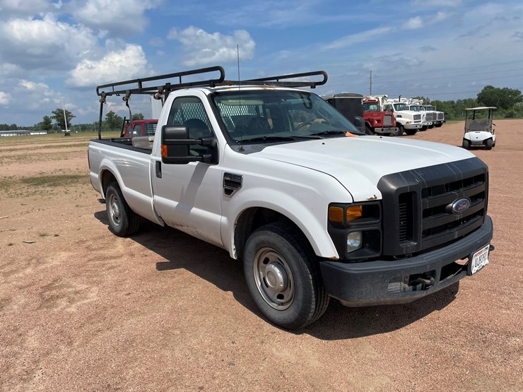 2010-ford-f250-xl-image-3