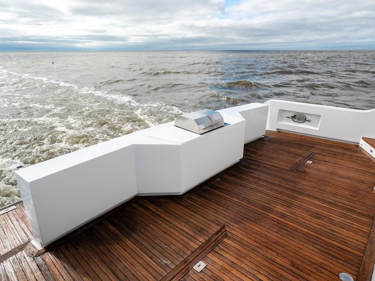 #18-•-2003-breaux-brothers-85'-yacht-|-"come-monday"-image-18