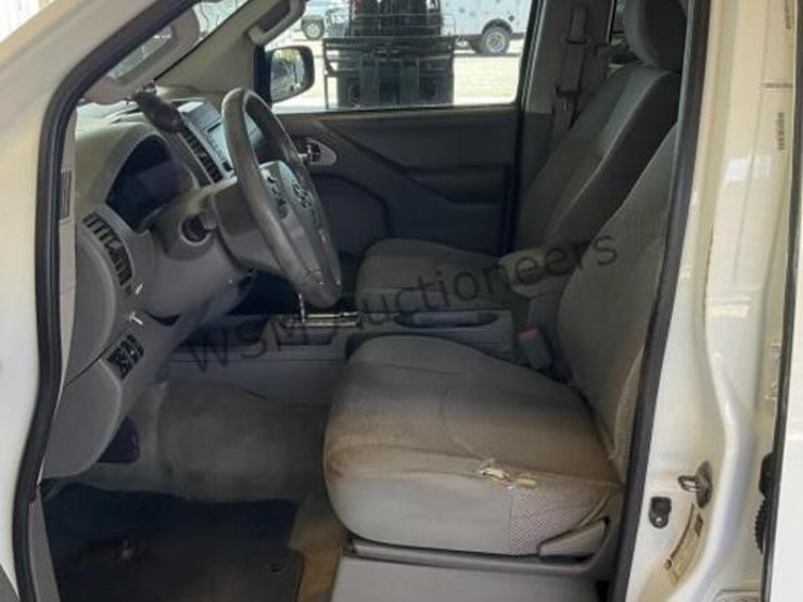 2015-nissan-frontier-image-21