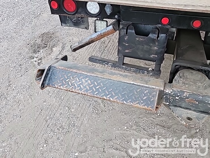 2014-ford-f550-xl-image-18