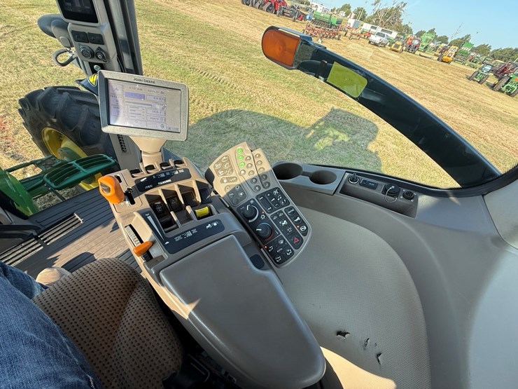 john-deere-7215r-image-19