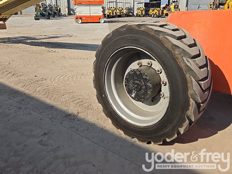 2017-jlg-800s-image-14