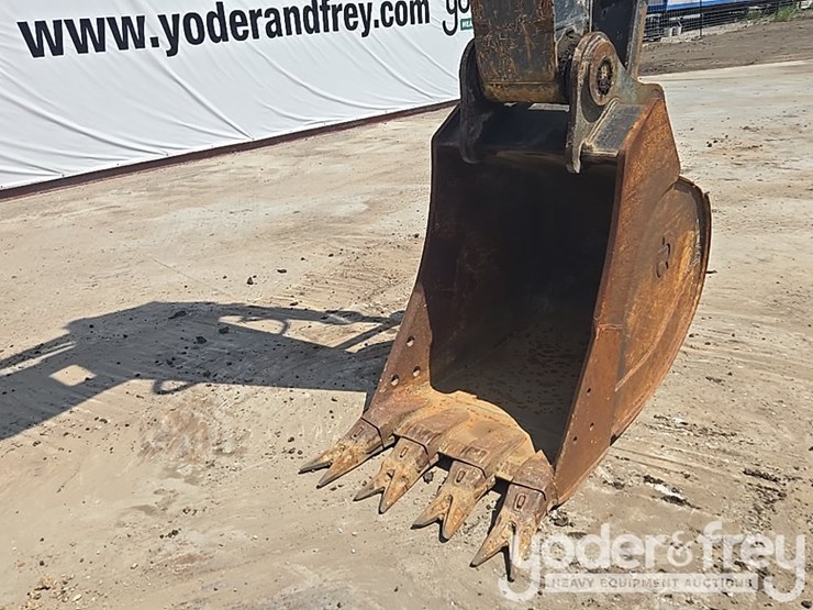 2017-deere-210g-lc-image-10