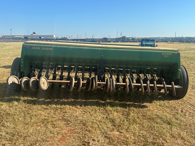 john-deere-8300-image-4