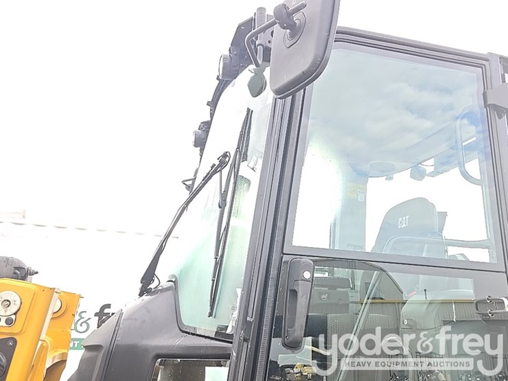 2023-caterpillar-908-image-36