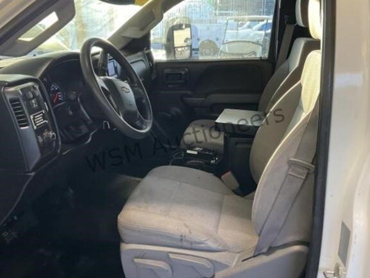 2015-chevrolet-silverado-3500hd-image-26