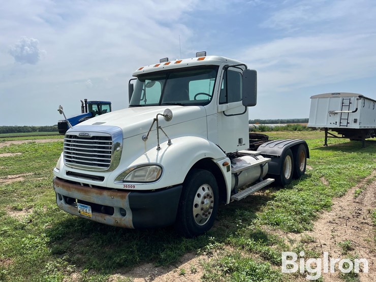 2004-freightliner-t/a-truck-tractor-image-1