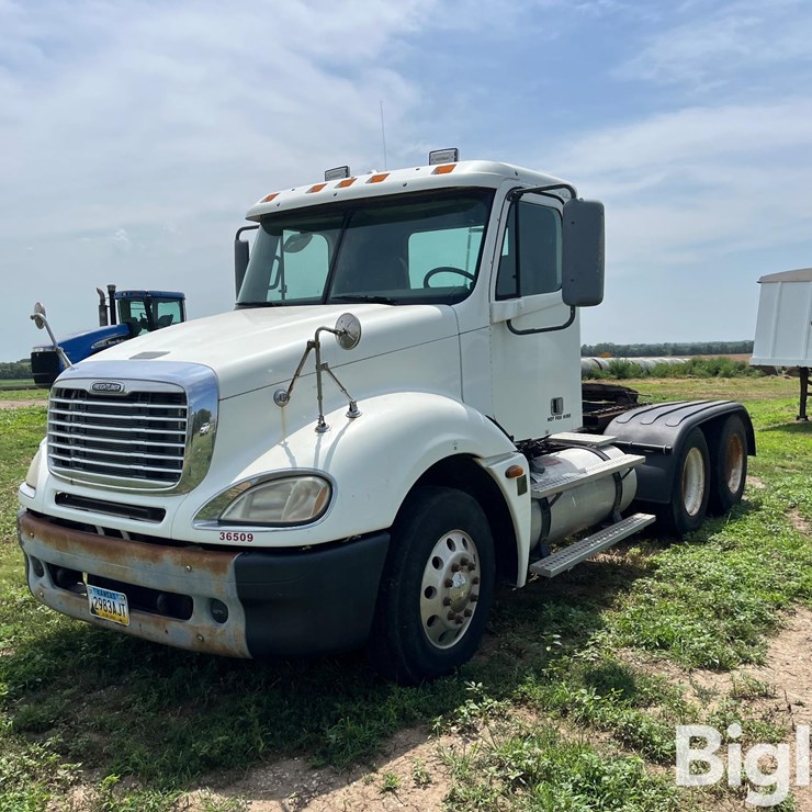 2004 Freightliner T/A Truck Tractor
