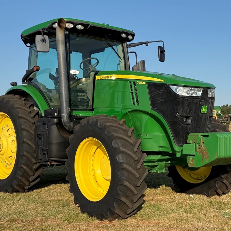 JOHN DEERE 7215R