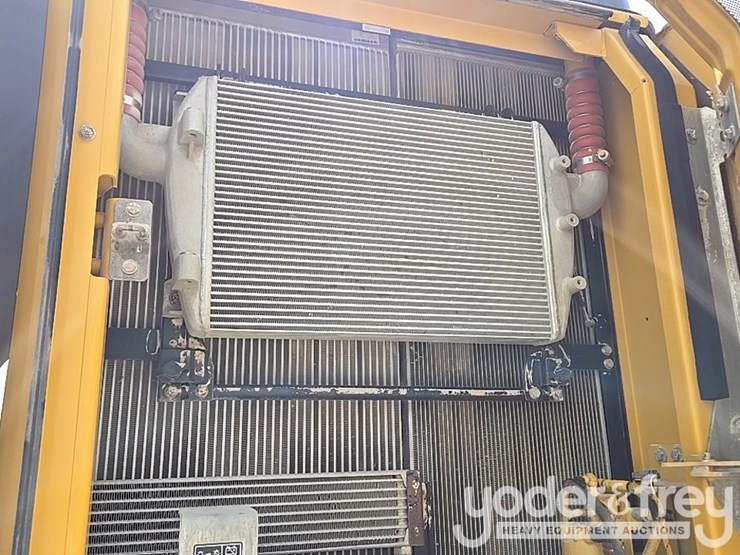 2015-caterpillar-329fl-image-55