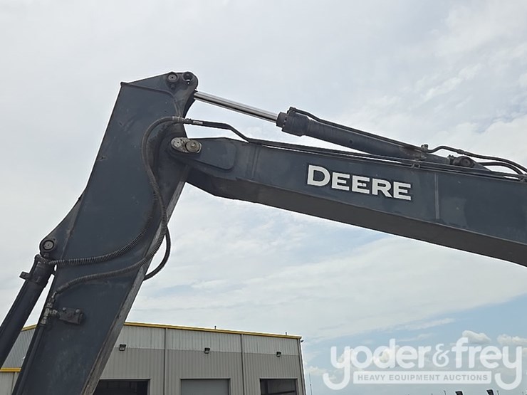 2022-deere-130g-image-35