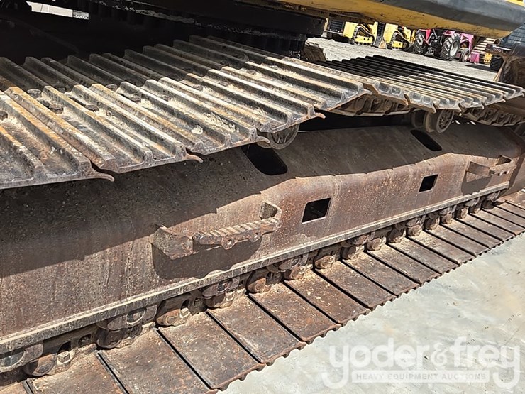 2015-caterpillar-329fl-image-21