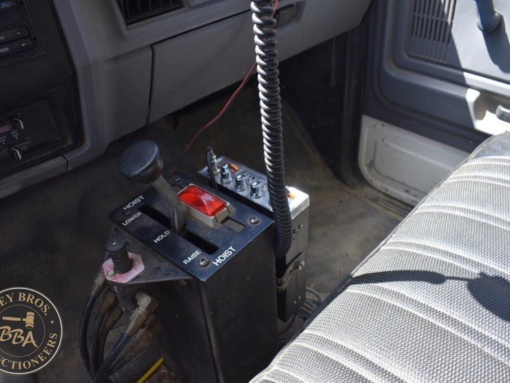 1995-ford-f800-image-25