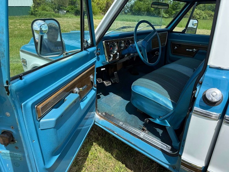1972-chevrolet-c20-image-18