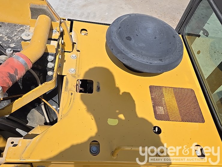 2015-caterpillar-329fl-image-50