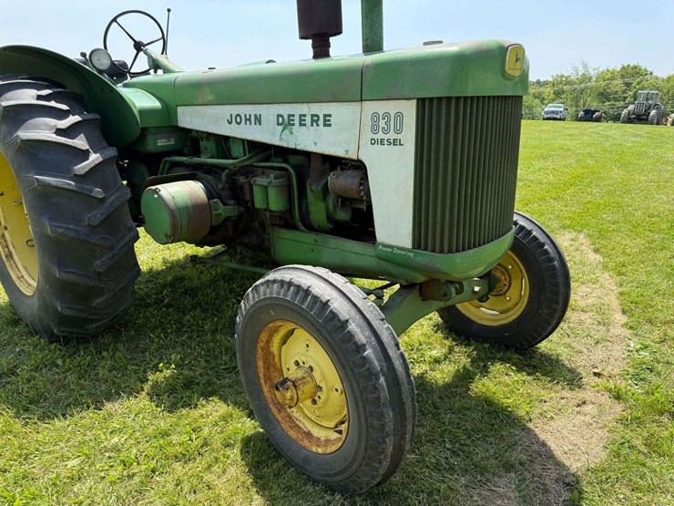 john-deere-830-image-13