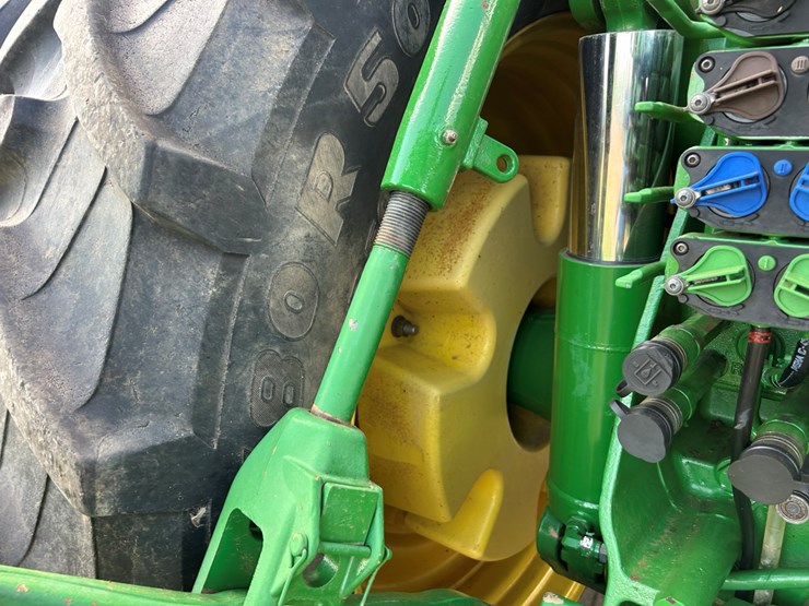 2010-john-deere-8320r-image-10
