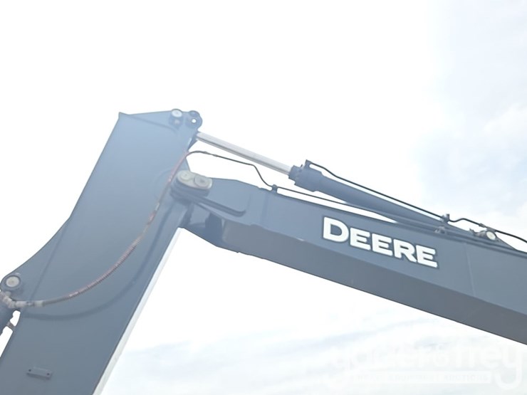 2022-deere-130g-image-40