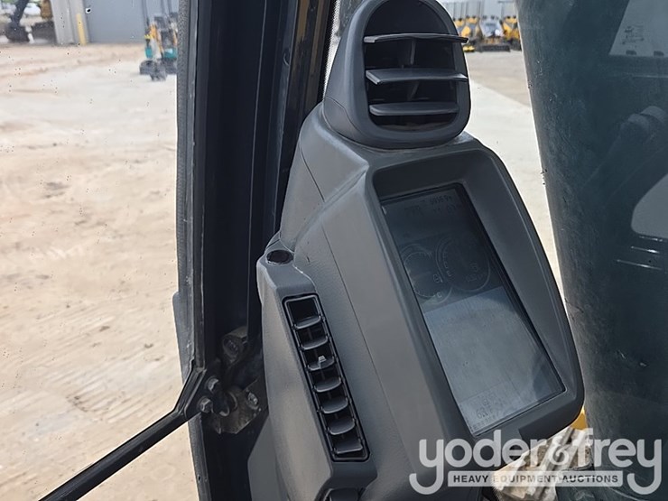 2022-deere-130g-image-79