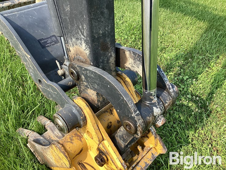 2016-deere-35g-image-16