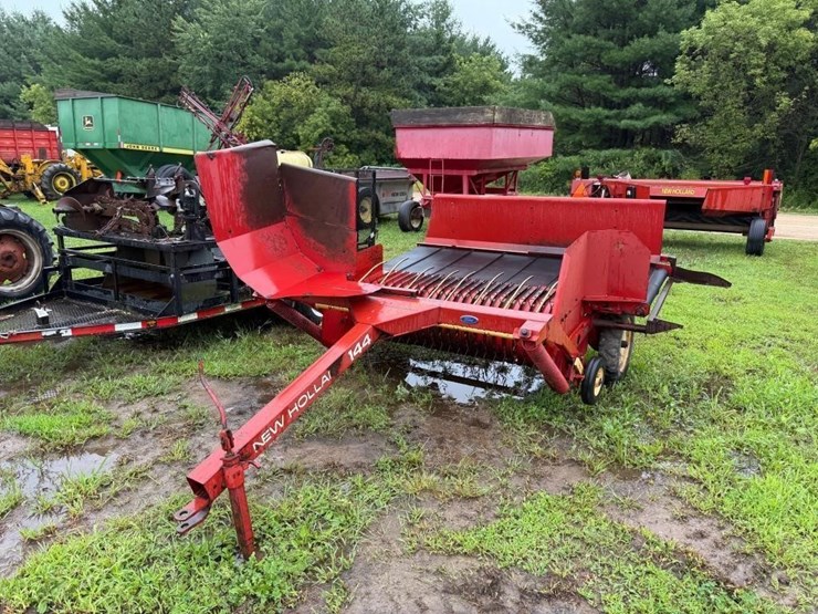 new-holland-145-image-2
