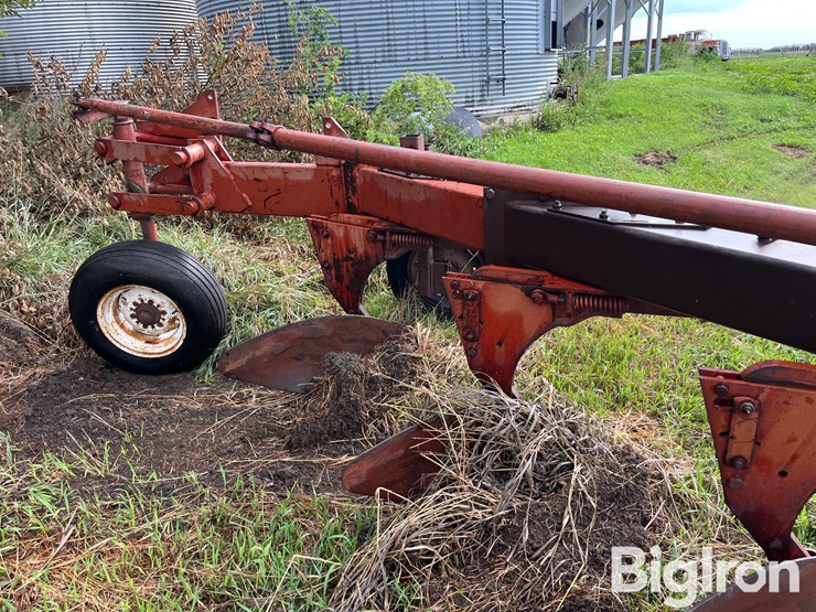 white-6-bottom-plow-image-19