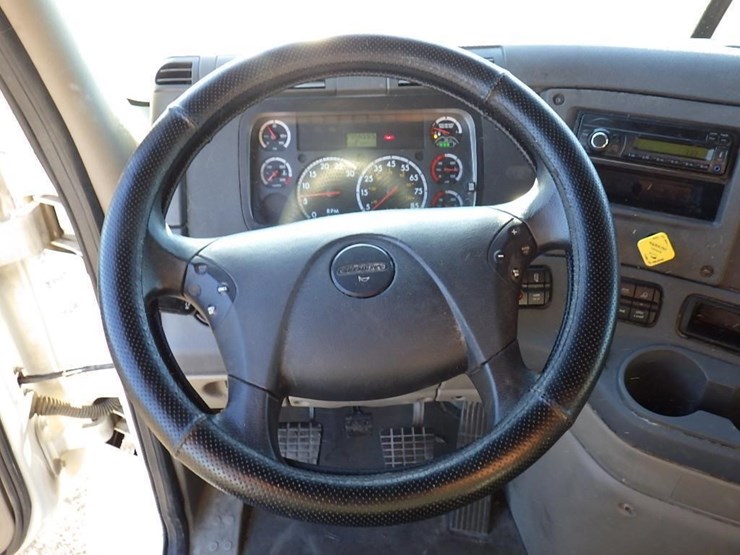 2016-freightliner-cascadia-113-image-21