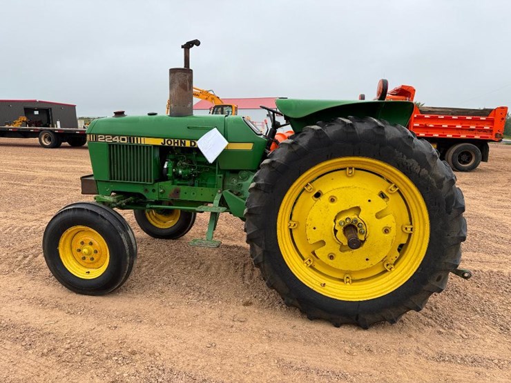 1980-john-deere-2240-image-6