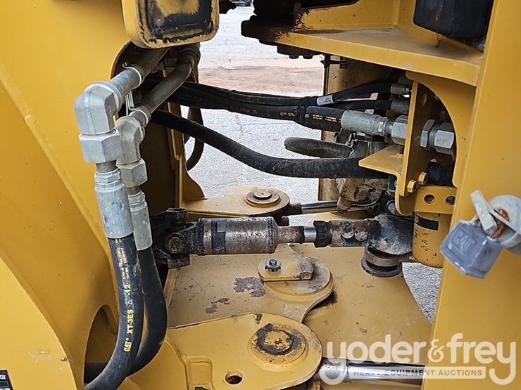 2015-caterpillar-926m-image-41