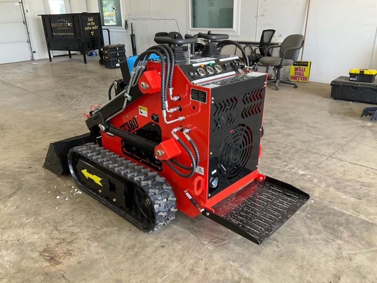 #1011-•-unused-future-ft380r-mini-skid-steer-image-3