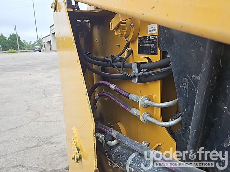 2016-caterpillar-236d-image-21