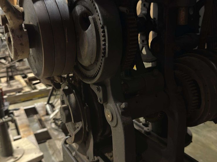 circular-knitting-machine-image-9