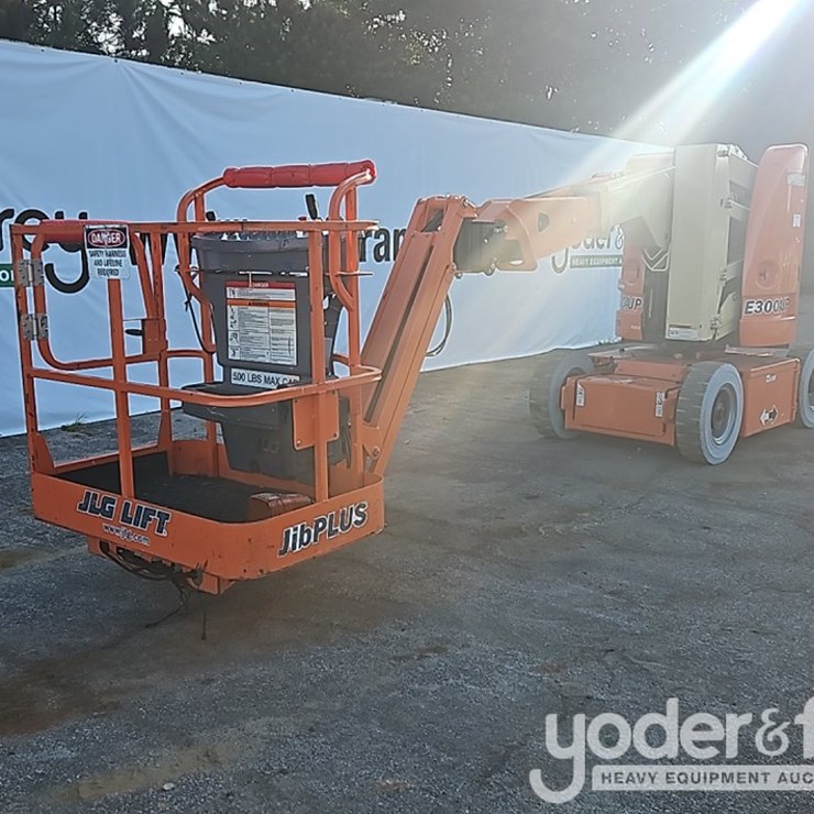 2004 JLG E300AJP