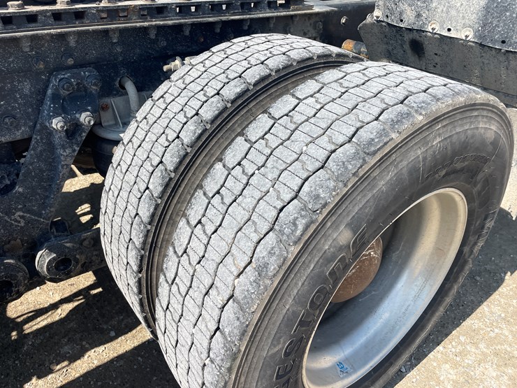 2014-kenworth-t680-image-24