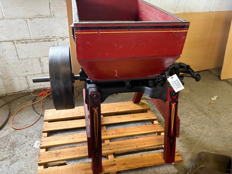 new-holland-10-image-1