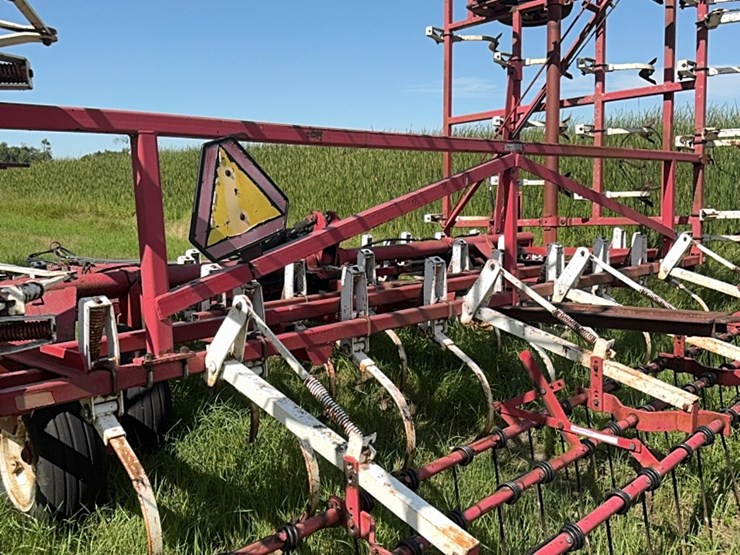 45’-wil-rich-field-cultivator-with-complete-walking-tandems-and-harrows-image-12