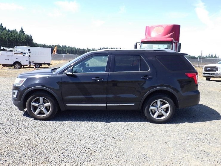 2016-ford-explorer-xlt-image-6