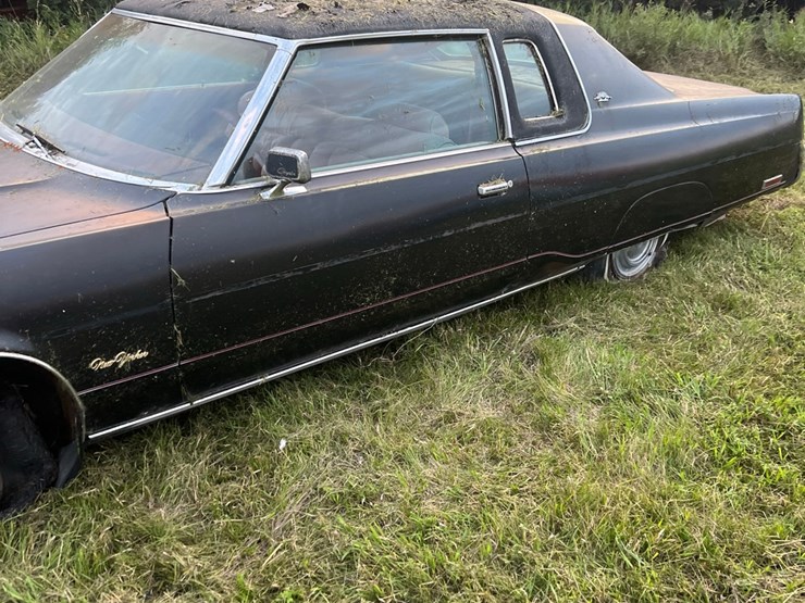 1978-chrysler-new-yorker-2-door-car,-engine-disassembled,-glass-is-good,-leaf-springs-image-4