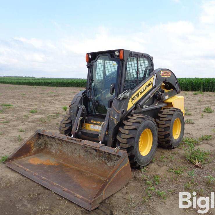 2013 NEW HOLLAND L230