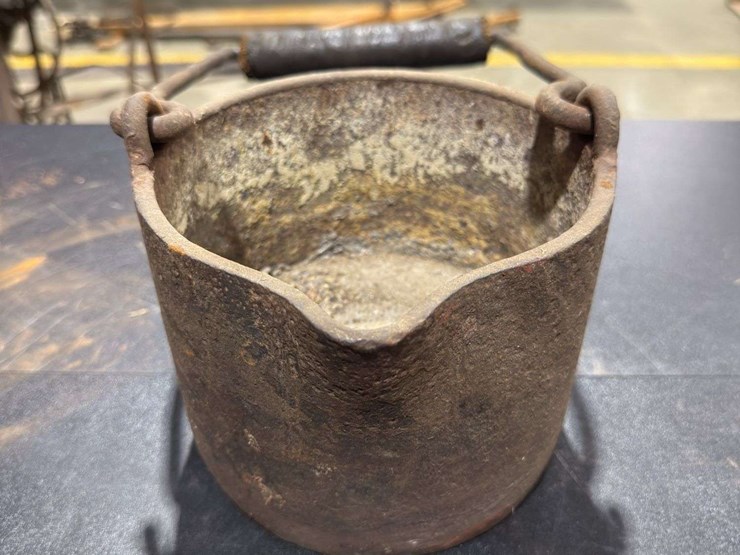 cast-iron-pots-image-12